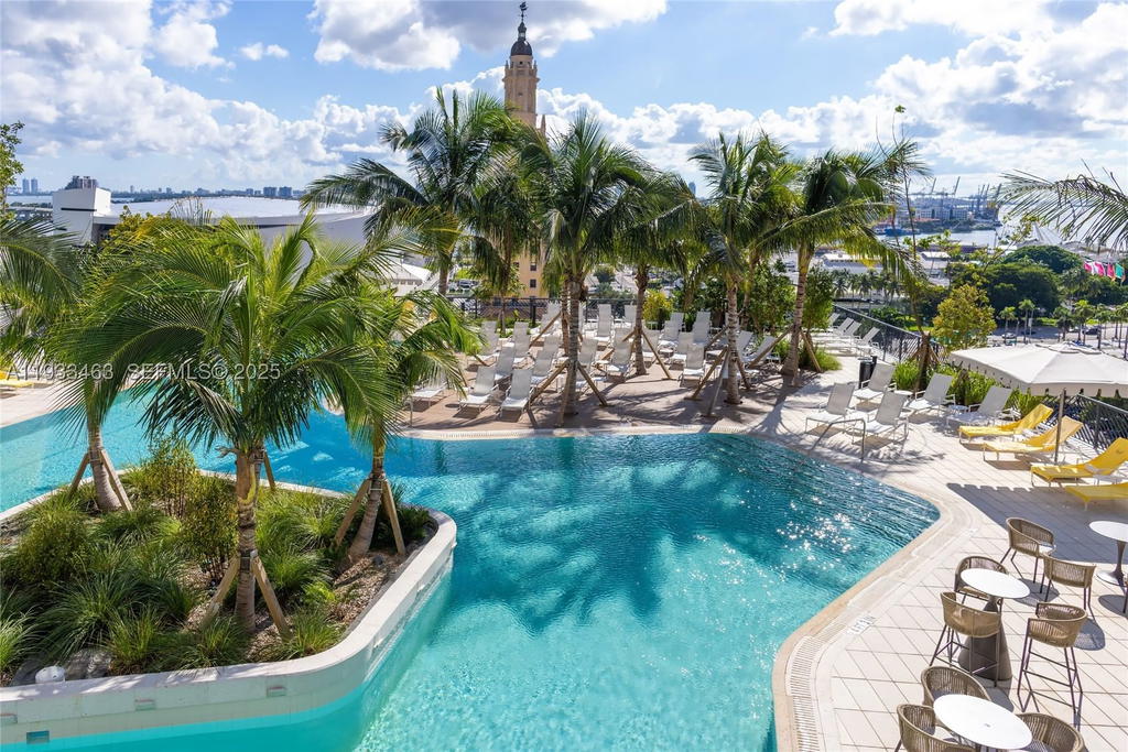 Real estate property located at 159 6th St #4010, Miami-dade, Gale Residences, Miami, FL