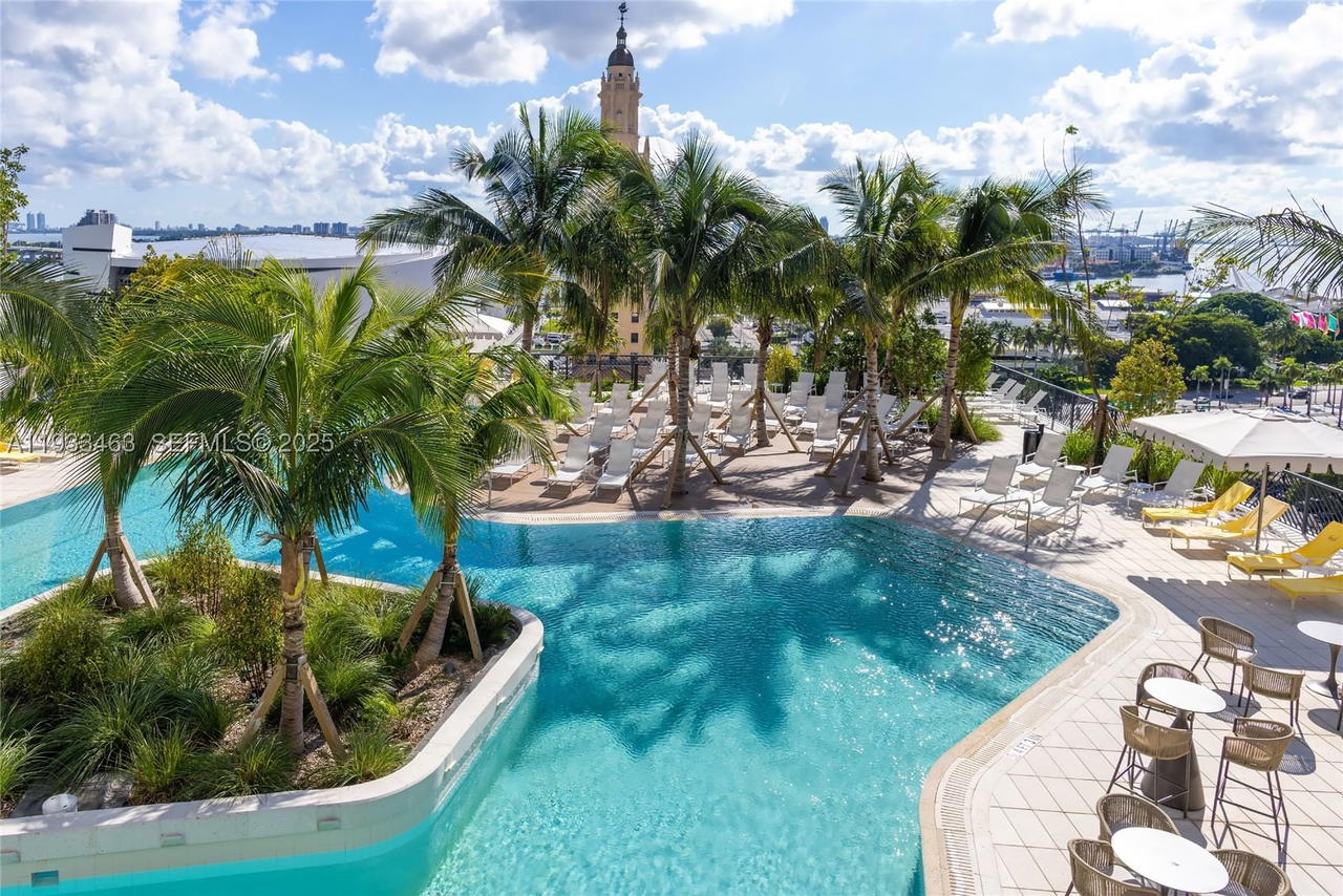 Real estate property located at 159 6th St #4010, Miami-dade, Gale Residences, Miami, FL