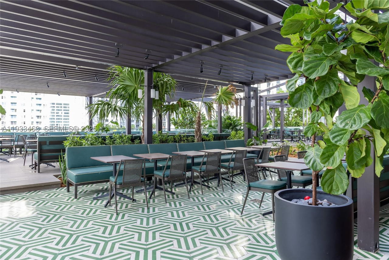 Real estate property located at 159 6th St #4010, Miami-dade, Gale Residences, Miami, FL