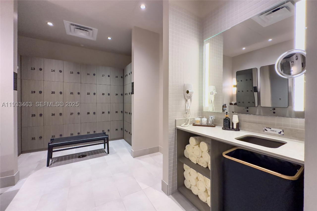 Real estate property located at 159 6th St #4010, Miami-dade, Gale Residences, Miami, FL