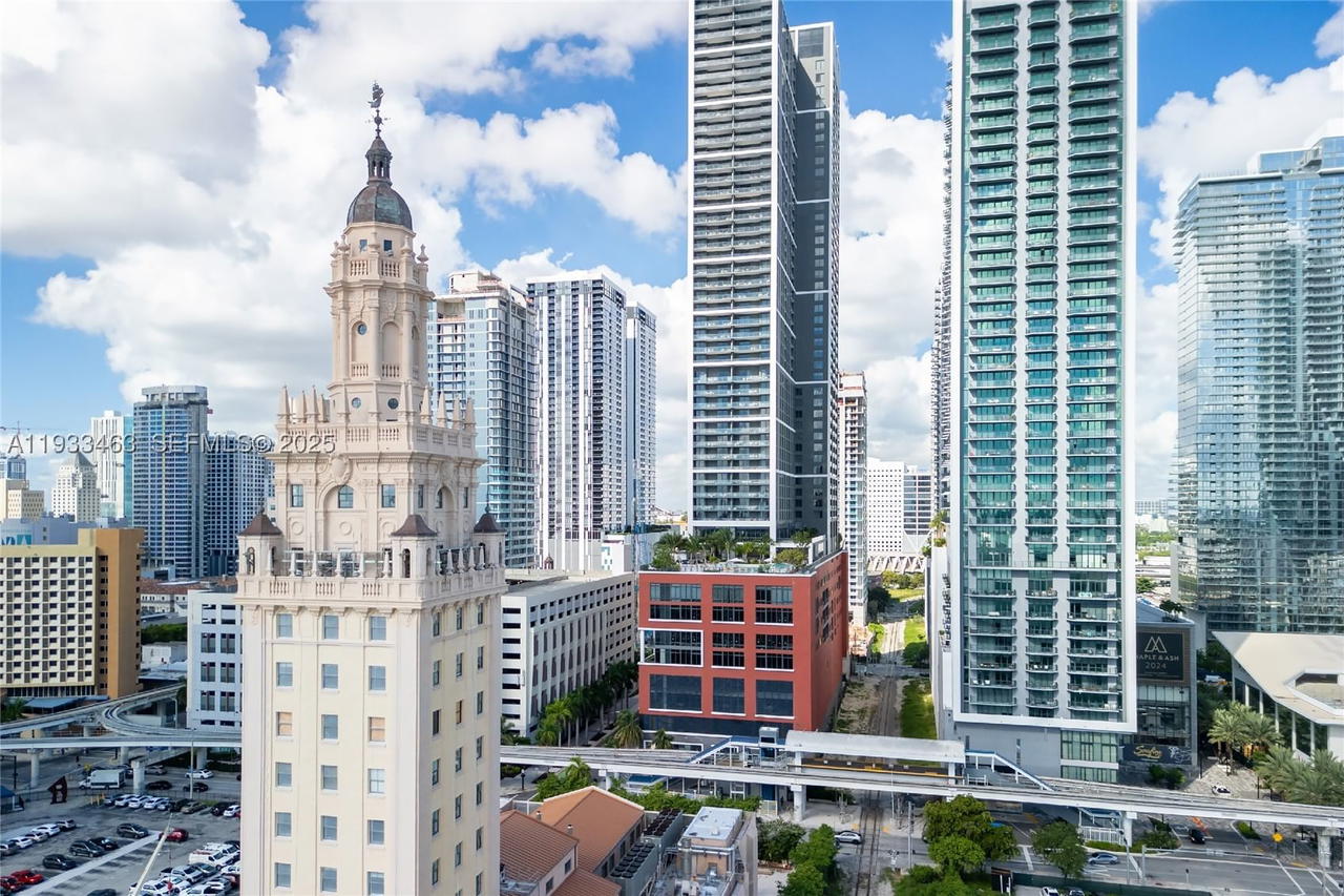 Real estate property located at 159 6th St #4010, Miami-dade, Gale Residences, Miami, FL