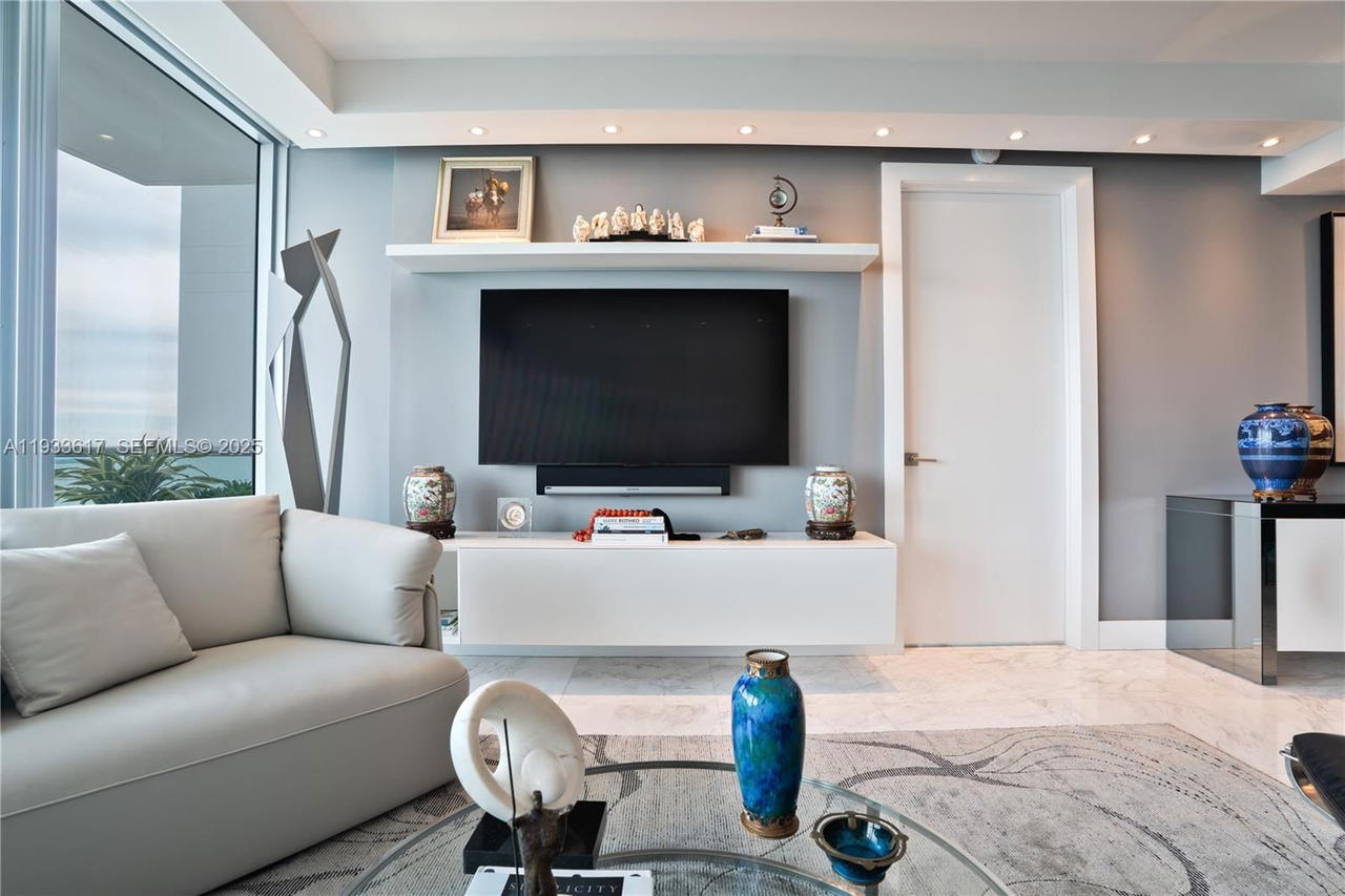 Real estate property located at 1331 Brickell Bay Dr #1609, Miami-dade, Jade At Brickell Bay Drive, Miami, FL