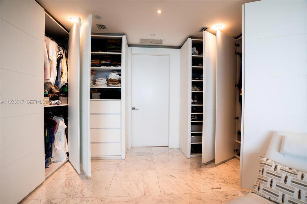 Real estate property located at 1331 Brickell Bay Dr #1609, Miami-dade, Jade At Brickell Bay Drive, Miami, FL