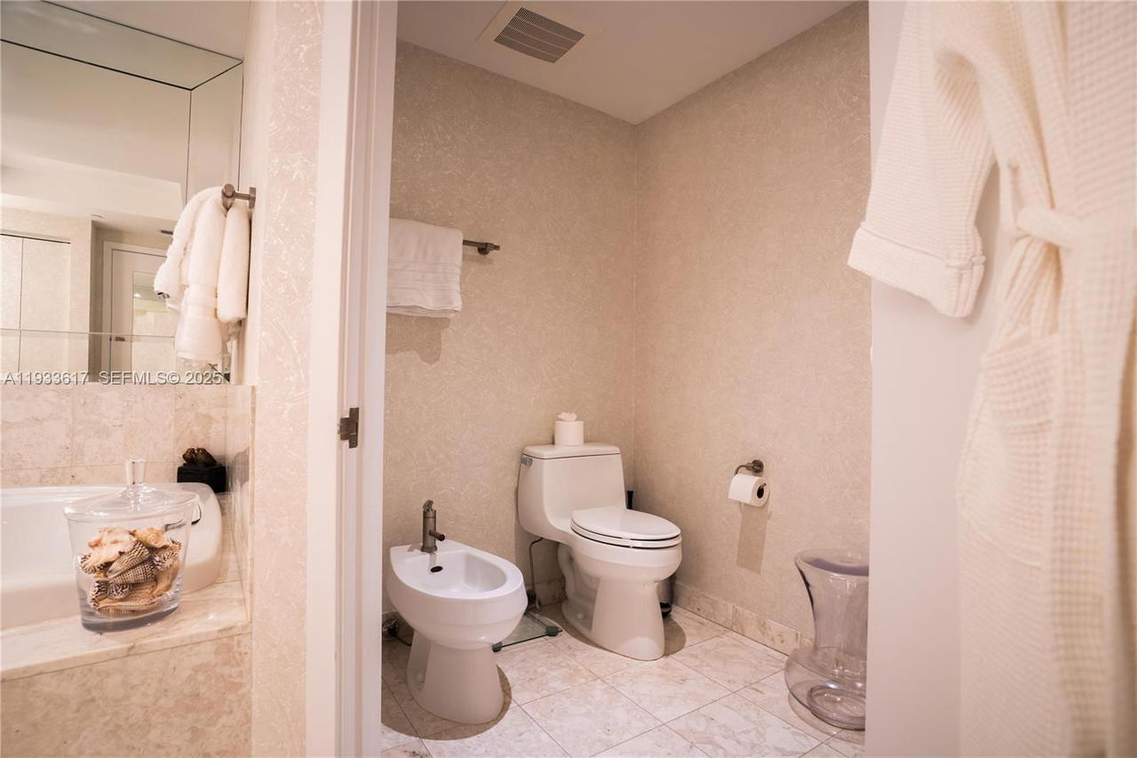 Real estate property located at 1331 Brickell Bay Dr #1609, Miami-dade, Jade At Brickell Bay Drive, Miami, FL