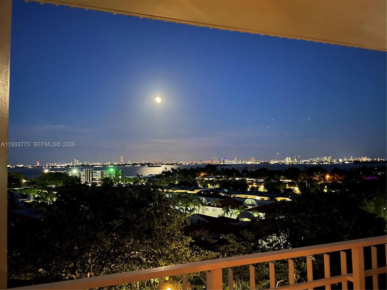 Real estate property located at 1000 Quayside Ter #806, Miami-dade, Towers Of Quayside Condo, Miami, FL