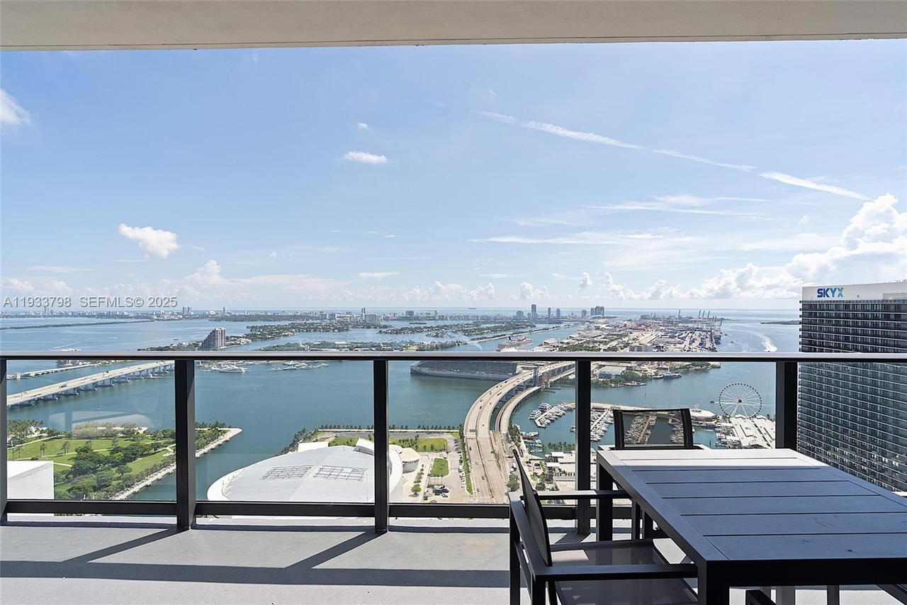 Real estate property located at 159 6th St #5015, Miami-dade, 159 Ne 6th Street Condo, Miami, FL