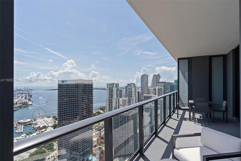 Real estate property located at 159 6th St #5015, Miami-dade, 159 Ne 6th Street Condo, Miami, FL