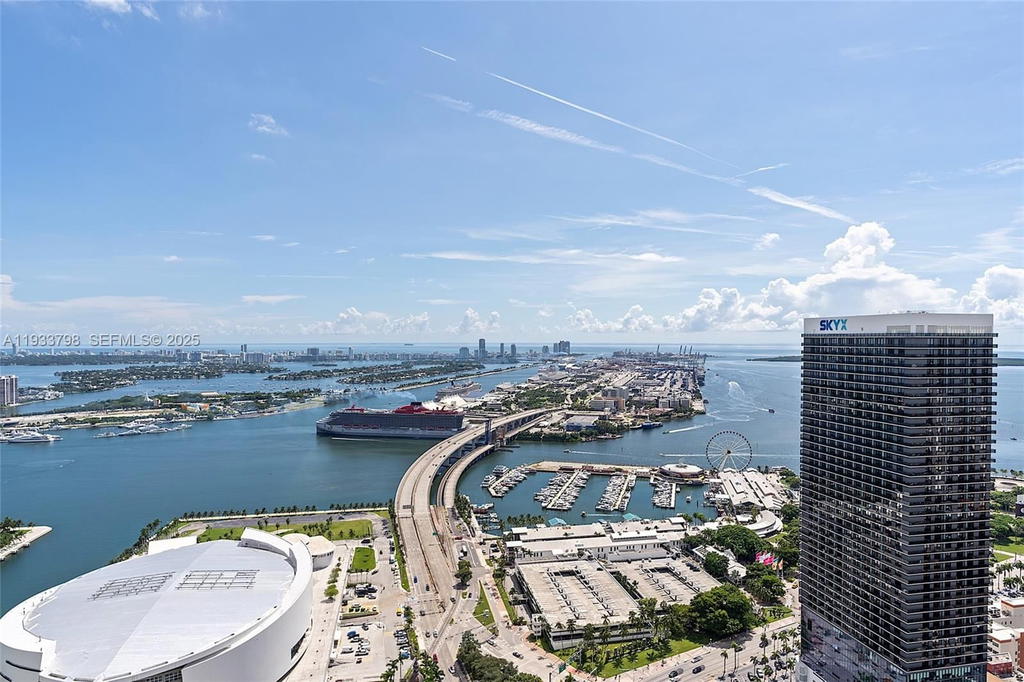 Real estate property located at 159 6th St #5015, Miami-dade, 159 Ne 6th Street Condo, Miami, FL