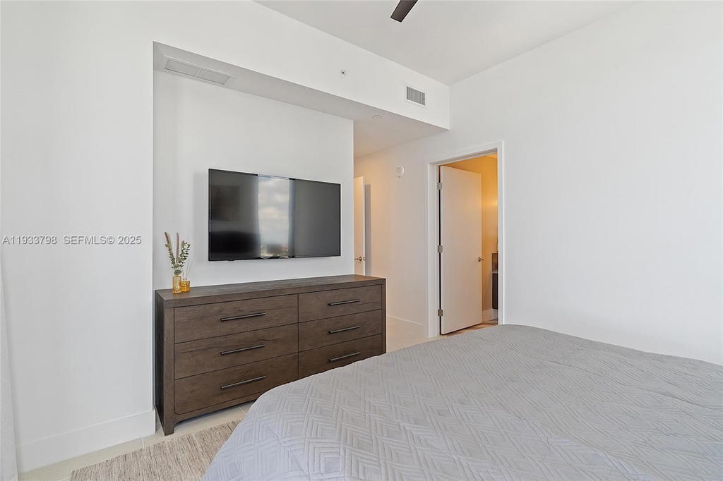 Real estate property located at 159 6th St #5015, Miami-dade, 159 Ne 6th Street Condo, Miami, FL