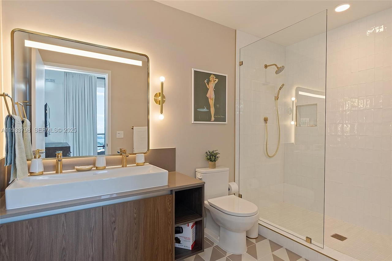 Real estate property located at 159 6th St #5015, Miami-dade, 159 Ne 6th Street Condo, Miami, FL