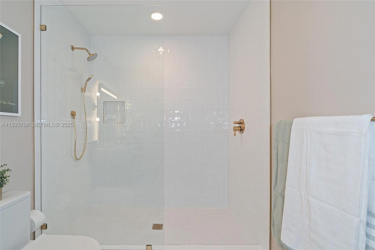 Real estate property located at 159 6th St #5015, Miami-dade, 159 Ne 6th Street Condo, Miami, FL