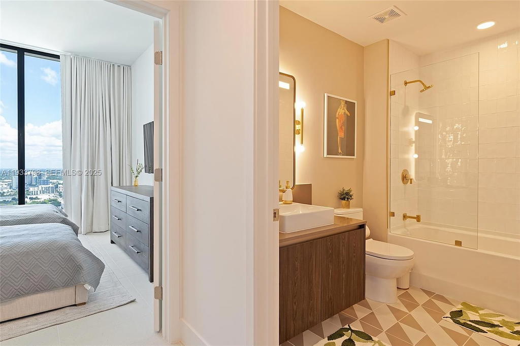 Real estate property located at 159 6th St #5015, Miami-dade, 159 Ne 6th Street Condo, Miami, FL