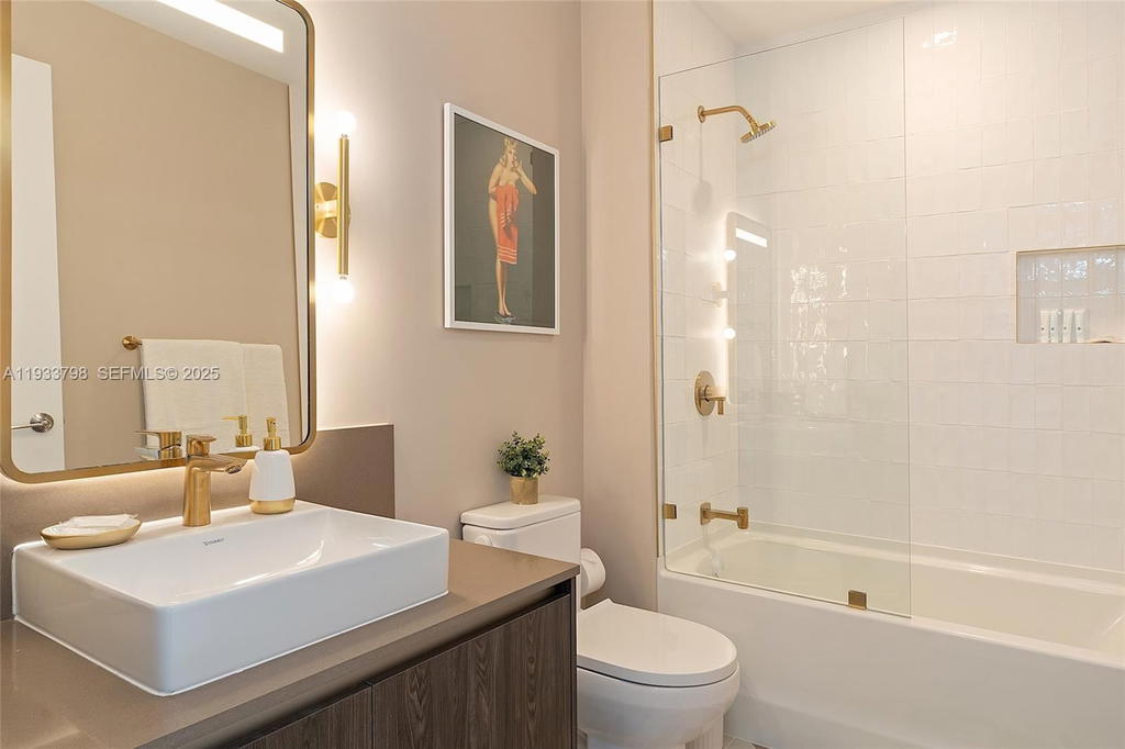 Real estate property located at 159 6th St #5015, Miami-dade, 159 Ne 6th Street Condo, Miami, FL