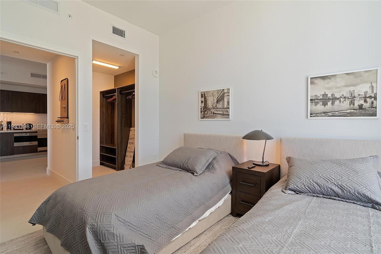 Real estate property located at 159 6th St #5015, Miami-dade, 159 Ne 6th Street Condo, Miami, FL