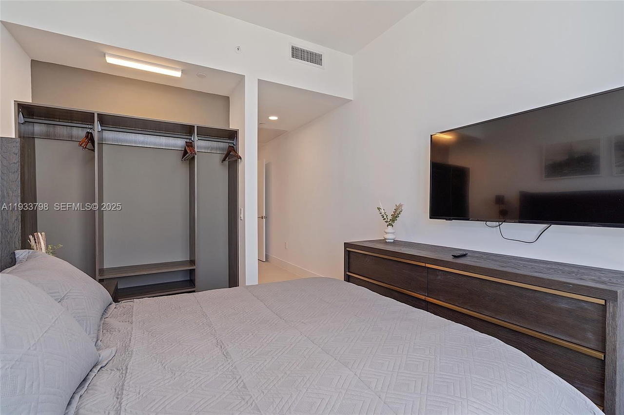 Real estate property located at 159 6th St #5015, Miami-dade, 159 Ne 6th Street Condo, Miami, FL