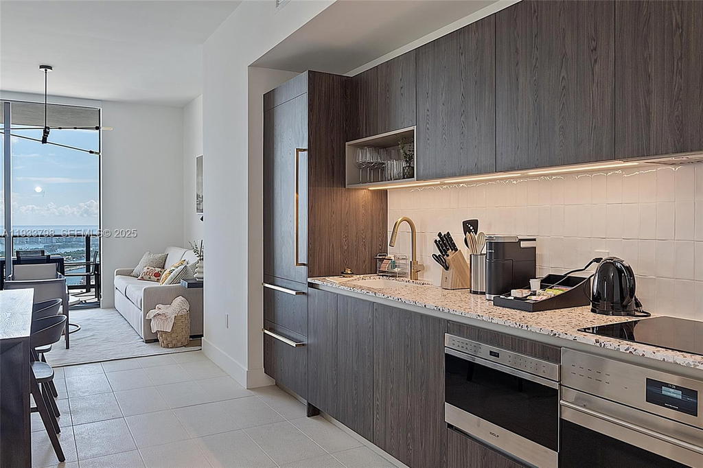 Real estate property located at 159 6th St #5015, Miami-dade, 159 Ne 6th Street Condo, Miami, FL