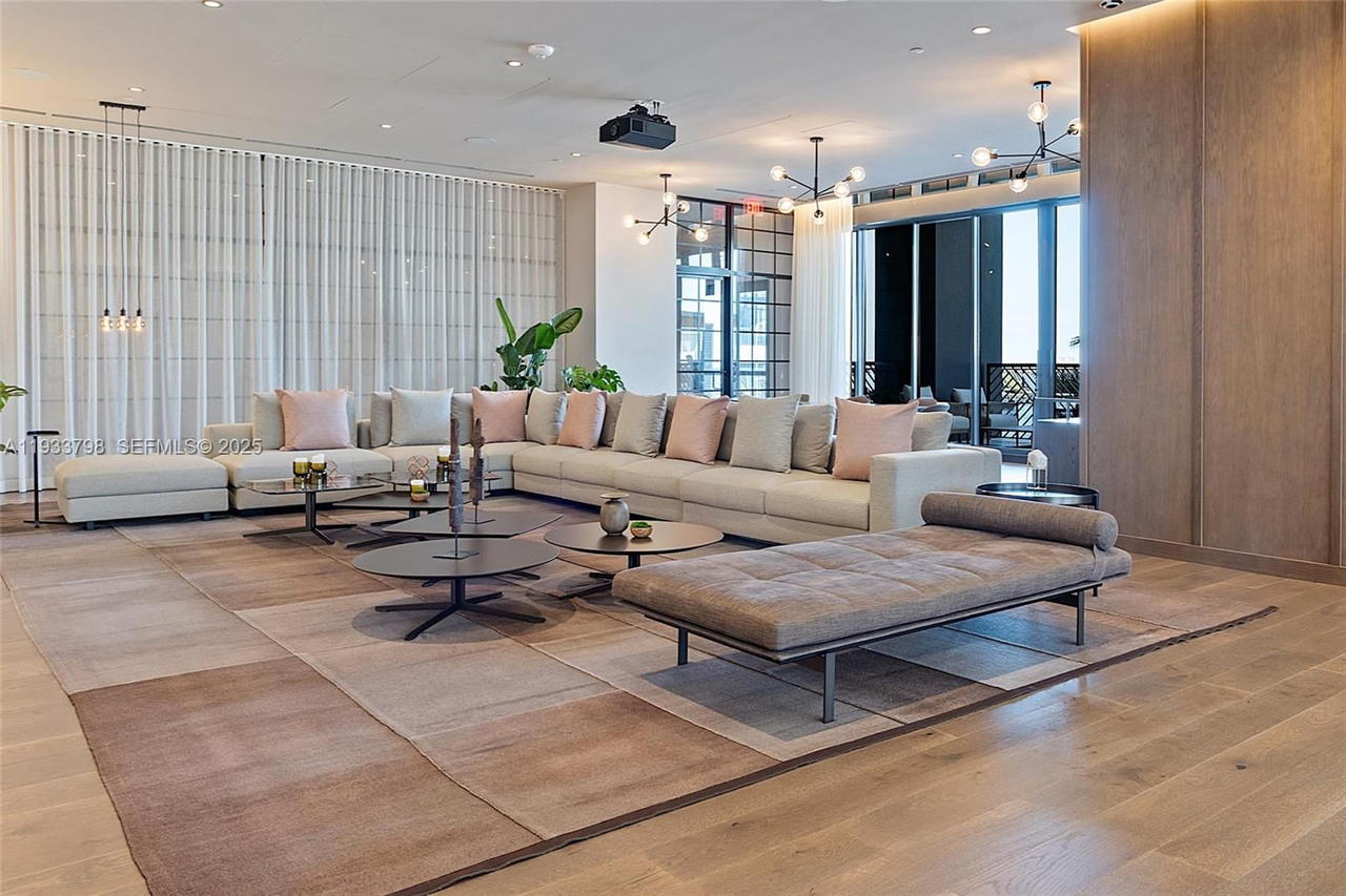 Real estate property located at 159 6th St #5015, Miami-dade, 159 Ne 6th Street Condo, Miami, FL