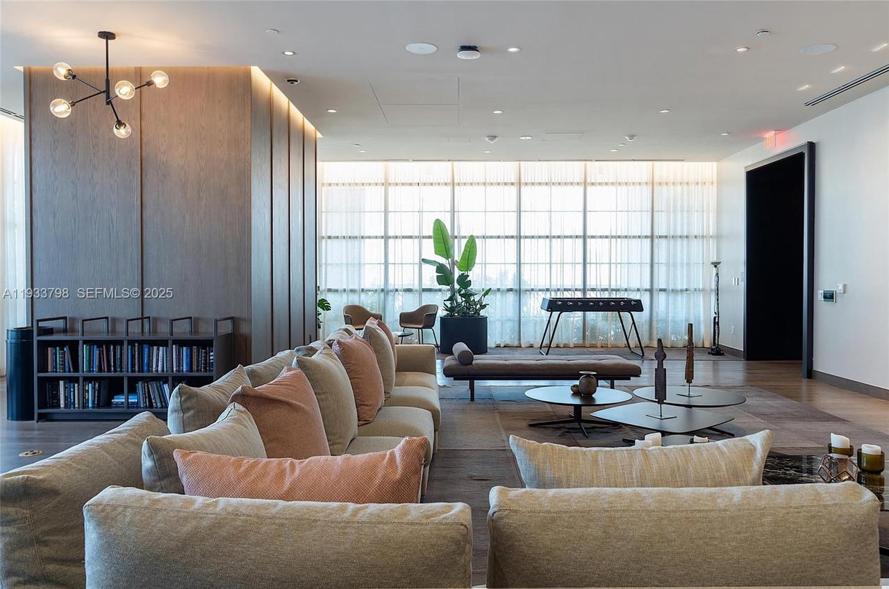Real estate property located at 159 6th St #5015, Miami-dade, 159 Ne 6th Street Condo, Miami, FL
