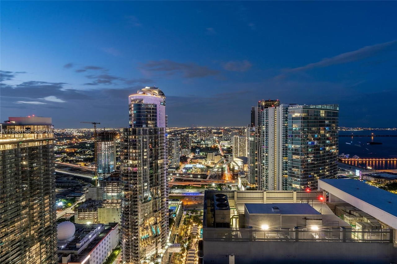 Real estate property located at 159 6th St #5015, Miami-dade, 159 Ne 6th Street Condo, Miami, FL