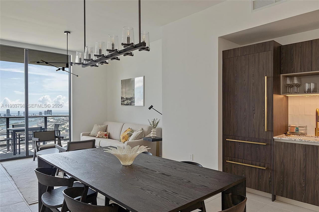 Real estate property located at 159 6th St #5015, Miami-dade, 159 Ne 6th Street Condo, Miami, FL