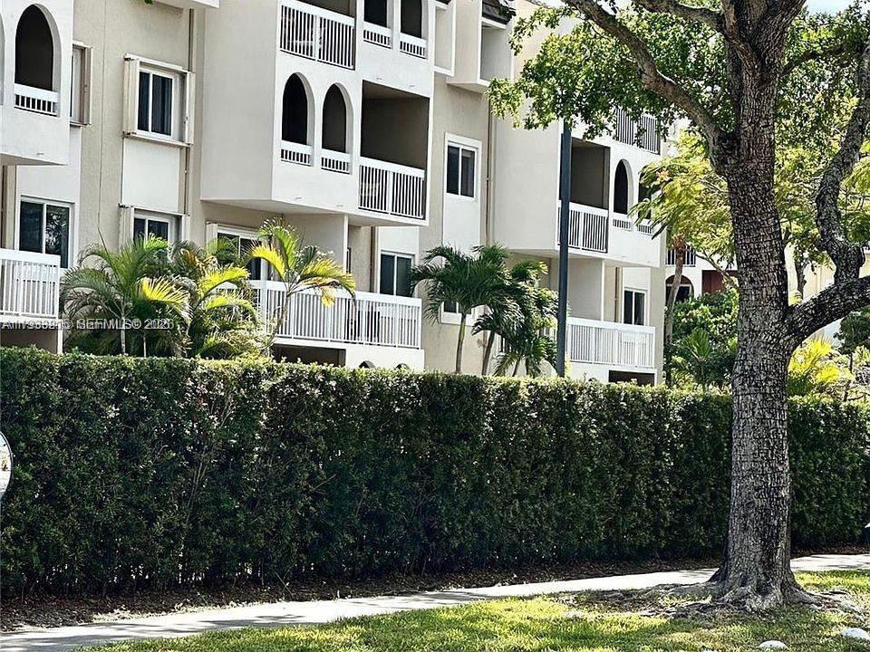 Real estate property located at 7701 Camino Real A-418, Miami-dade, Village Of Kings Creek Co, Miami, FL
