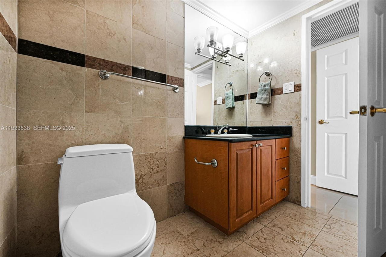 Real estate property located at 5225 Collins Ave #706, Miami-dade, The Alexander Condo, Miami Beach, FL