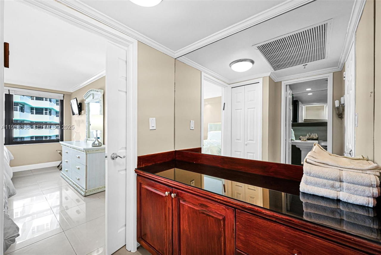 Real estate property located at 5225 Collins Ave #706, Miami-dade, The Alexander Condo, Miami Beach, FL