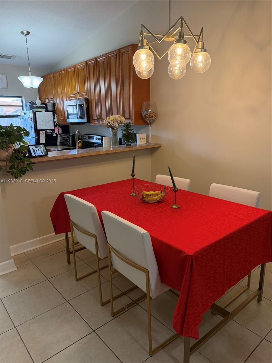 Real estate property located at 1194 135th Pl, Miami-dade, Tamiami Lakes Townhomes S, Miami, FL
