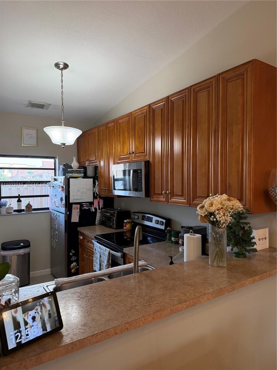 Real estate property located at 1194 135th Pl, Miami-dade, Tamiami Lakes Townhomes S, Miami, FL