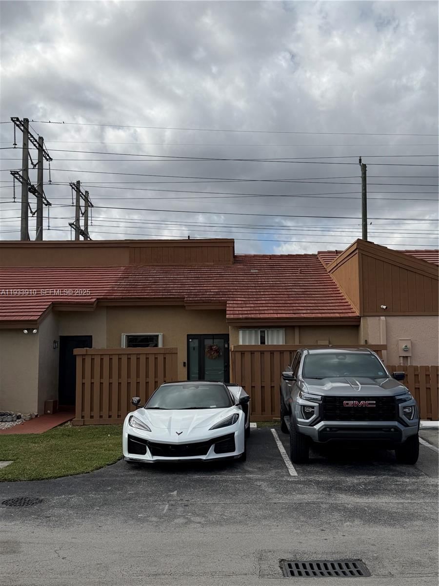Real estate property located at 1194 135th Pl, Miami-dade, Tamiami Lakes Townhomes S, Miami, FL