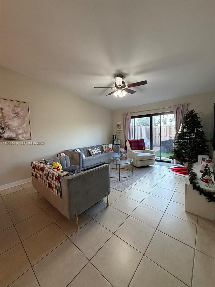Real estate property located at 1194 135th Pl, Miami-dade, Tamiami Lakes Townhomes S, Miami, FL