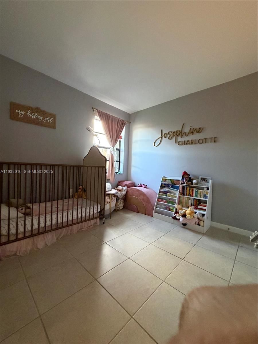 Real estate property located at 1194 135th Pl, Miami-dade, Tamiami Lakes Townhomes S, Miami, FL