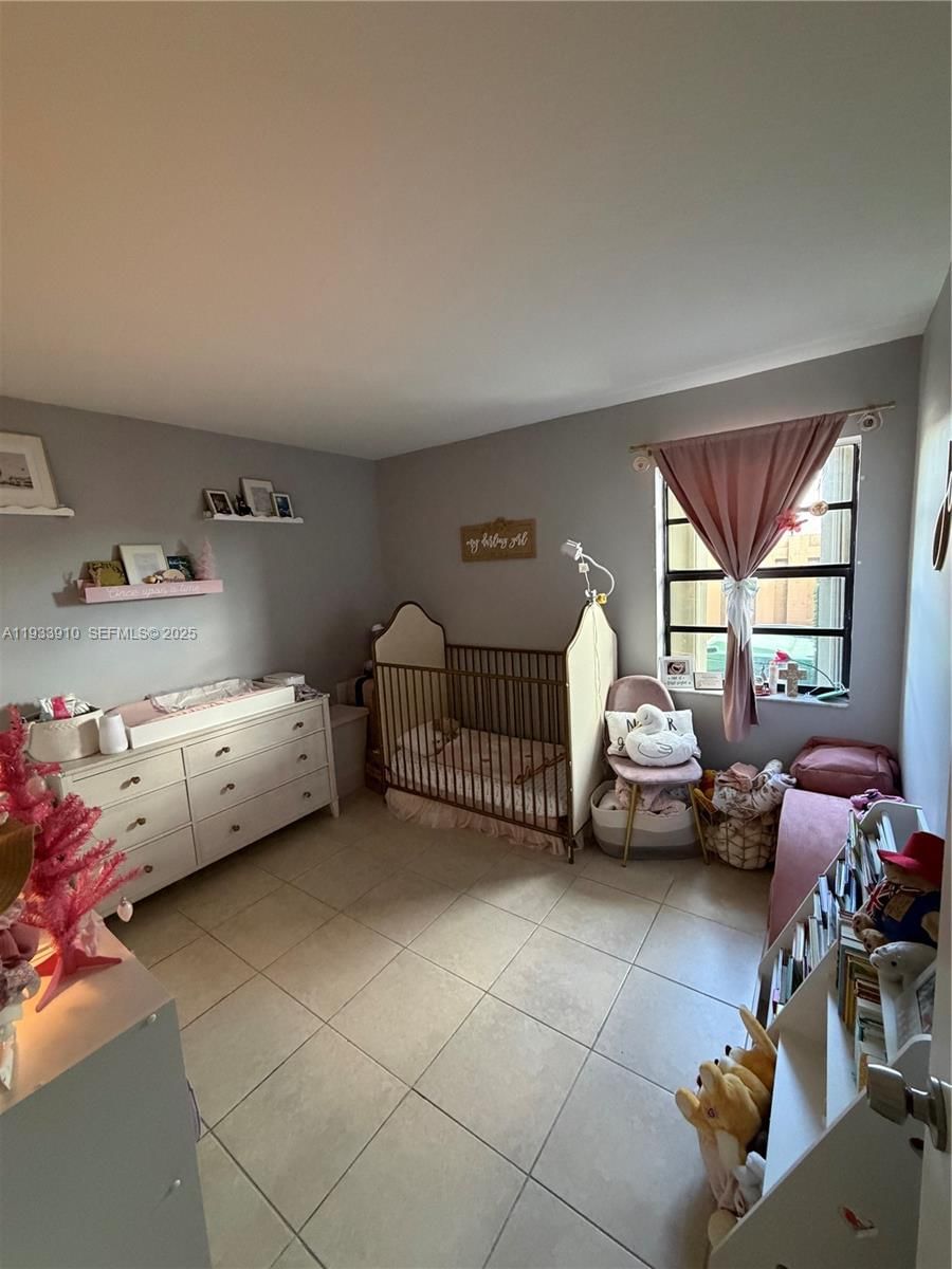 Real estate property located at 1194 135th Pl, Miami-dade, Tamiami Lakes Townhomes S, Miami, FL