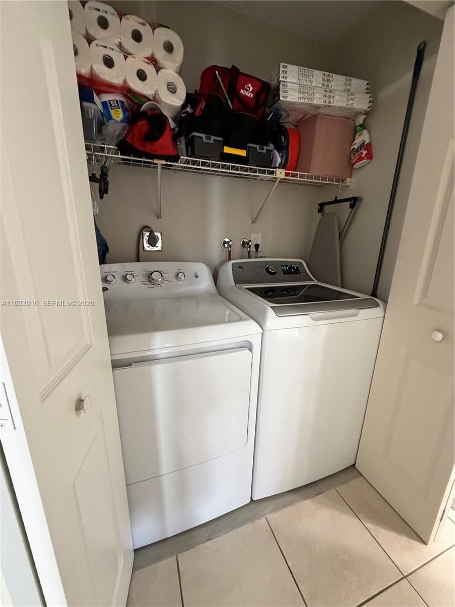 Real estate property located at 1194 135th Pl, Miami-dade, Tamiami Lakes Townhomes S, Miami, FL