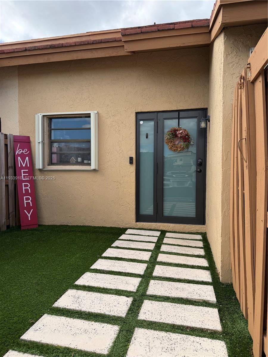 Real estate property located at 1194 135th Pl, Miami-dade, Tamiami Lakes Townhomes S, Miami, FL