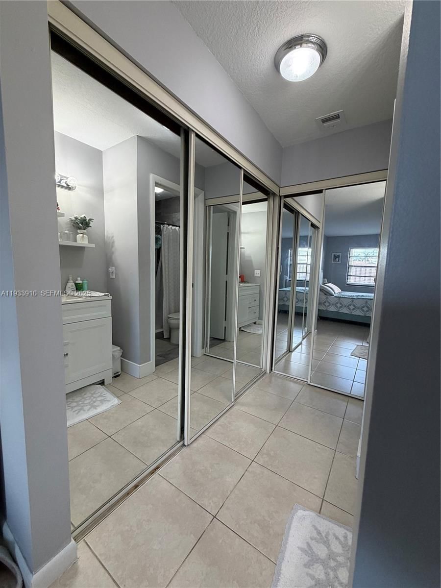 Real estate property located at 1194 135th Pl, Miami-dade, Tamiami Lakes Townhomes S, Miami, FL