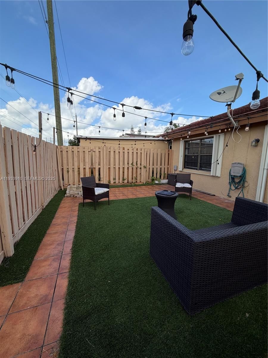 Real estate property located at 1194 135th Pl, Miami-dade, Tamiami Lakes Townhomes S, Miami, FL