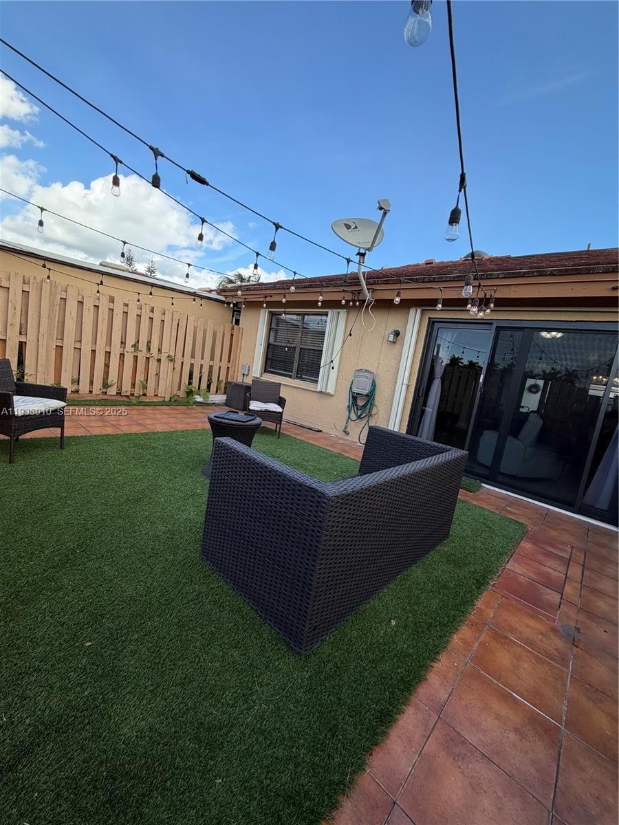 Real estate property located at 1194 135th Pl, Miami-dade, Tamiami Lakes Townhomes S, Miami, FL