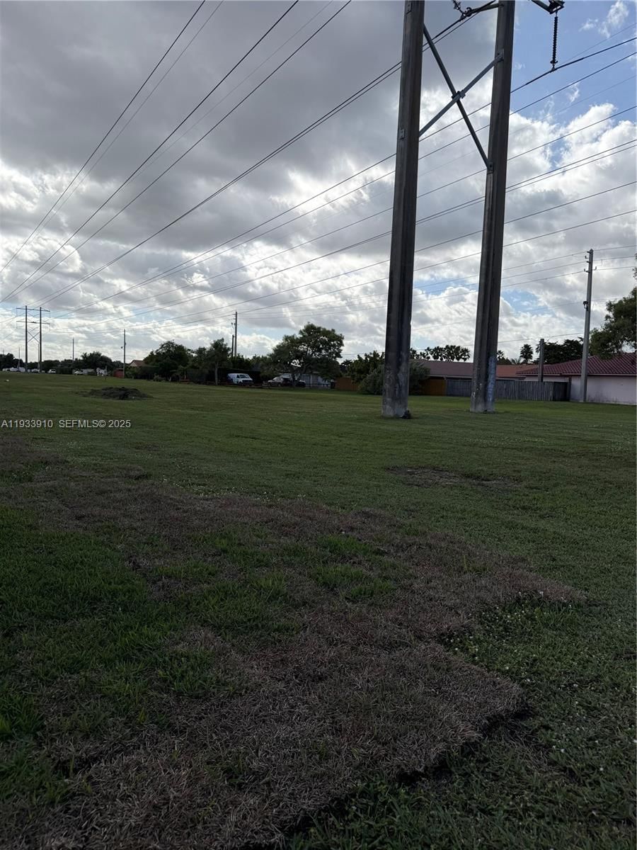 Real estate property located at 1194 135th Pl, Miami-dade, Tamiami Lakes Townhomes S, Miami, FL