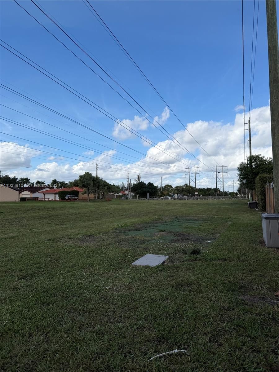 Real estate property located at 1194 135th Pl, Miami-dade, Tamiami Lakes Townhomes S, Miami, FL