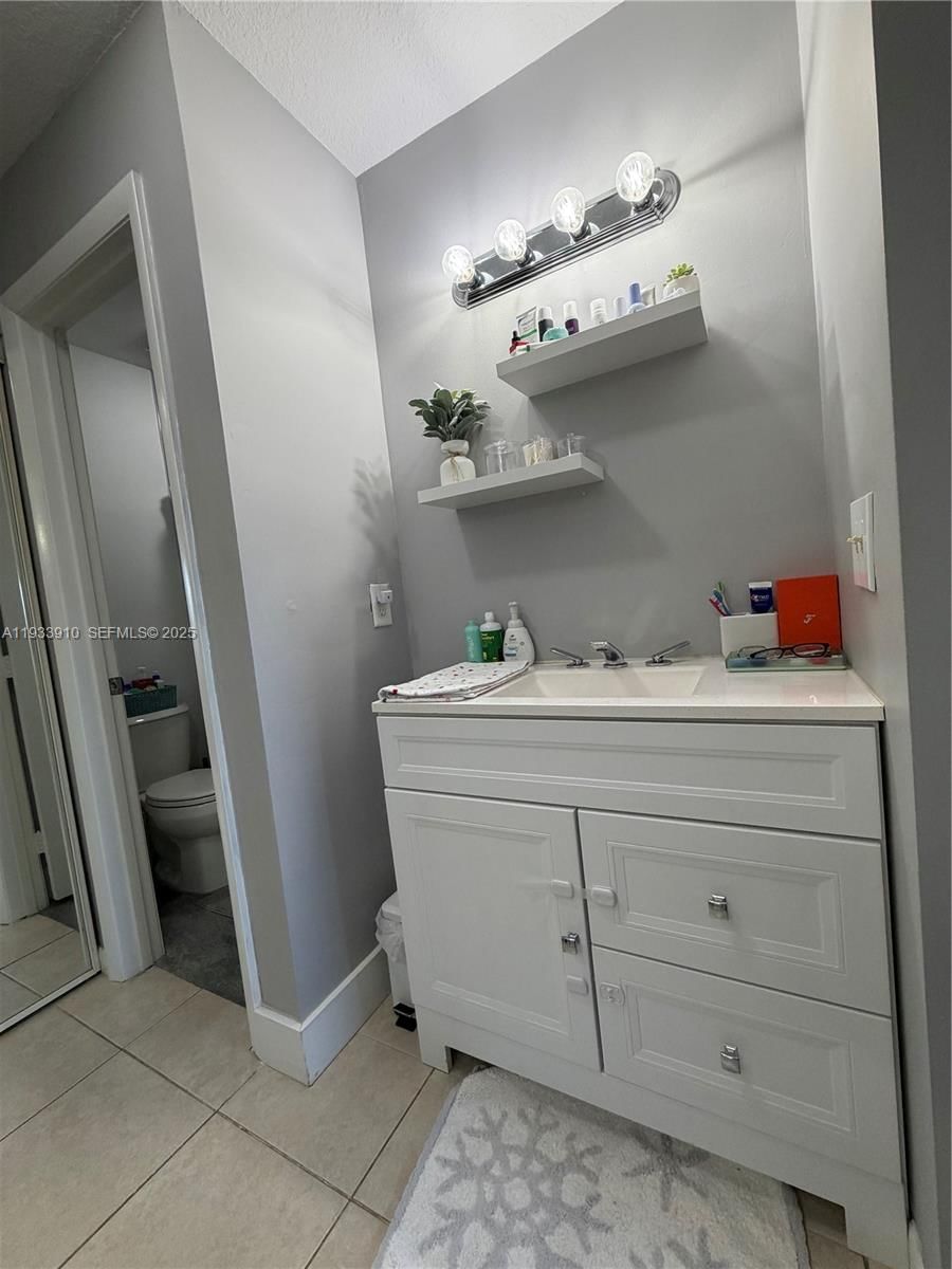 Real estate property located at 1194 135th Pl, Miami-dade, Tamiami Lakes Townhomes S, Miami, FL