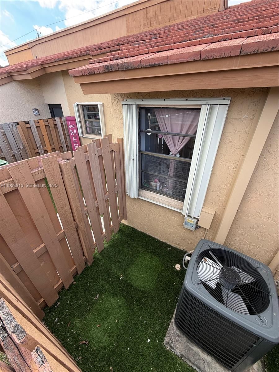 Real estate property located at 1194 135th Pl, Miami-dade, Tamiami Lakes Townhomes S, Miami, FL