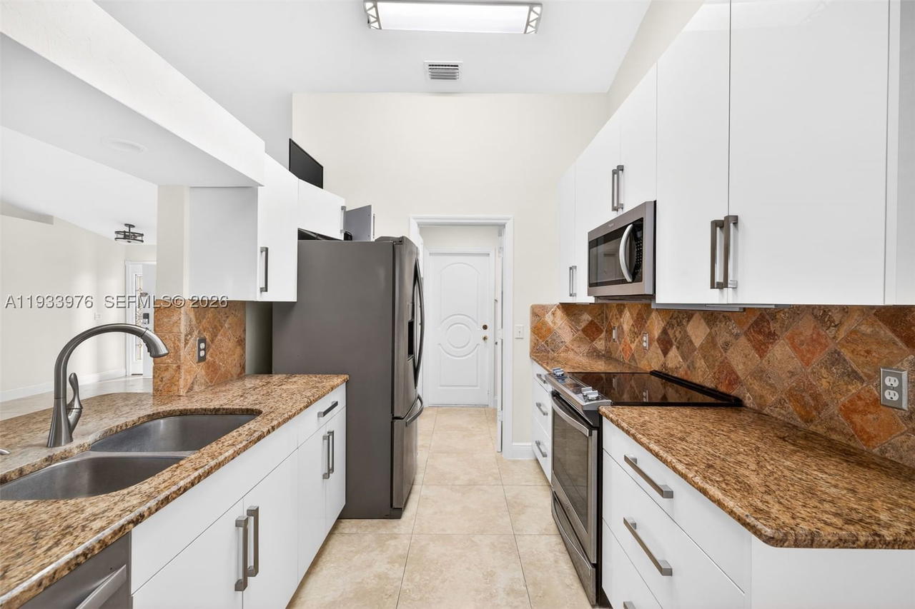 Real estate property located at 2700 10 SW, Lee, Lehigh Acres Unit 8, Lehigh Acres, FL