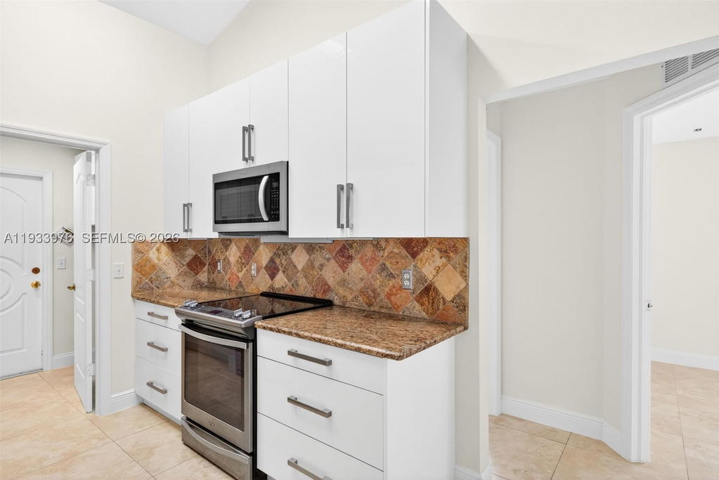 Real estate property located at 2700 10 SW, Lee, Lehigh Acres Unit 8, Lehigh Acres, FL