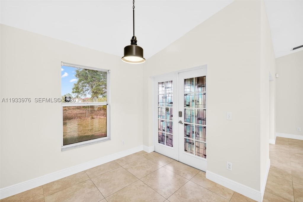 Real estate property located at 2700 10 SW, Lee, Lehigh Acres Unit 8, Lehigh Acres, FL