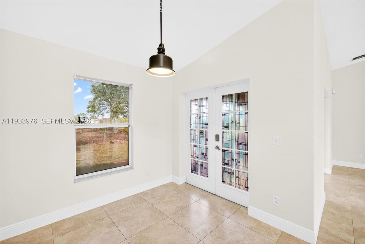 Real estate property located at 2700 10 SW, Lee, Lehigh Acres Unit 8, Lehigh Acres, FL