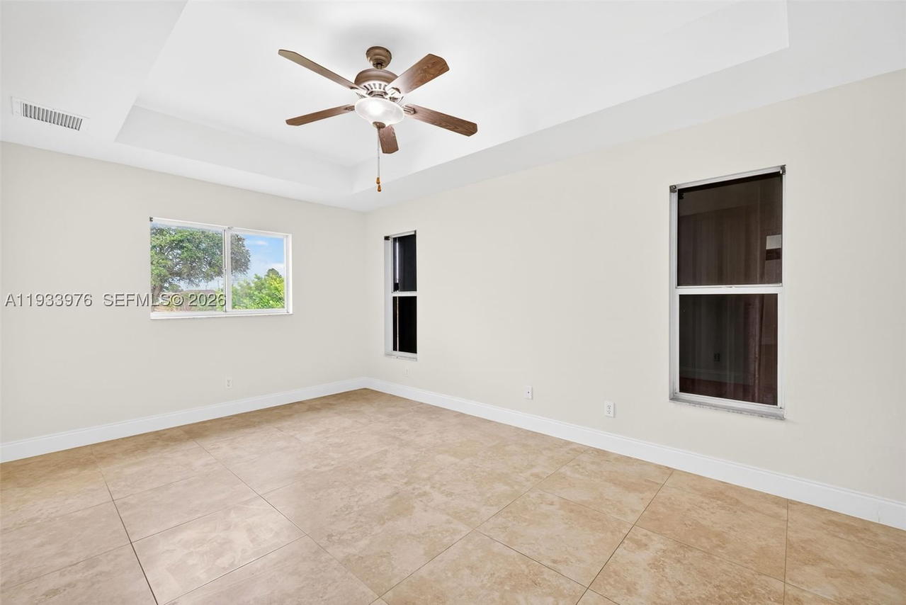 Real estate property located at 2700 10 SW, Lee, Lehigh Acres Unit 8, Lehigh Acres, FL