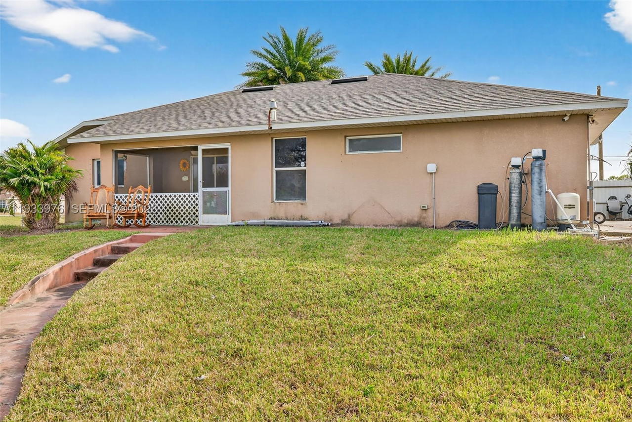 Real estate property located at 2700 10 SW, Lee, Lehigh Acres Unit 8, Lehigh Acres, FL
