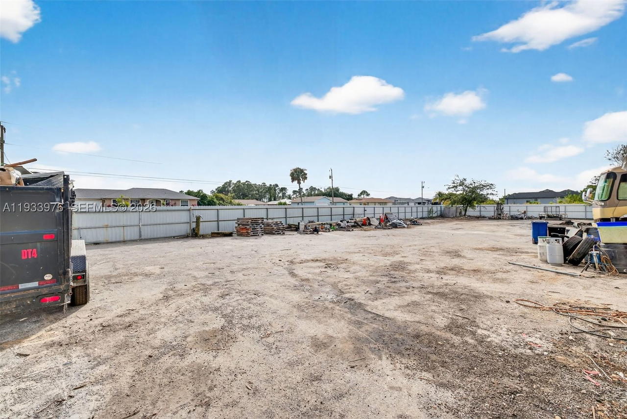 Real estate property located at 2700 10 SW, Lee, Lehigh Acres Unit 8, Lehigh Acres, FL
