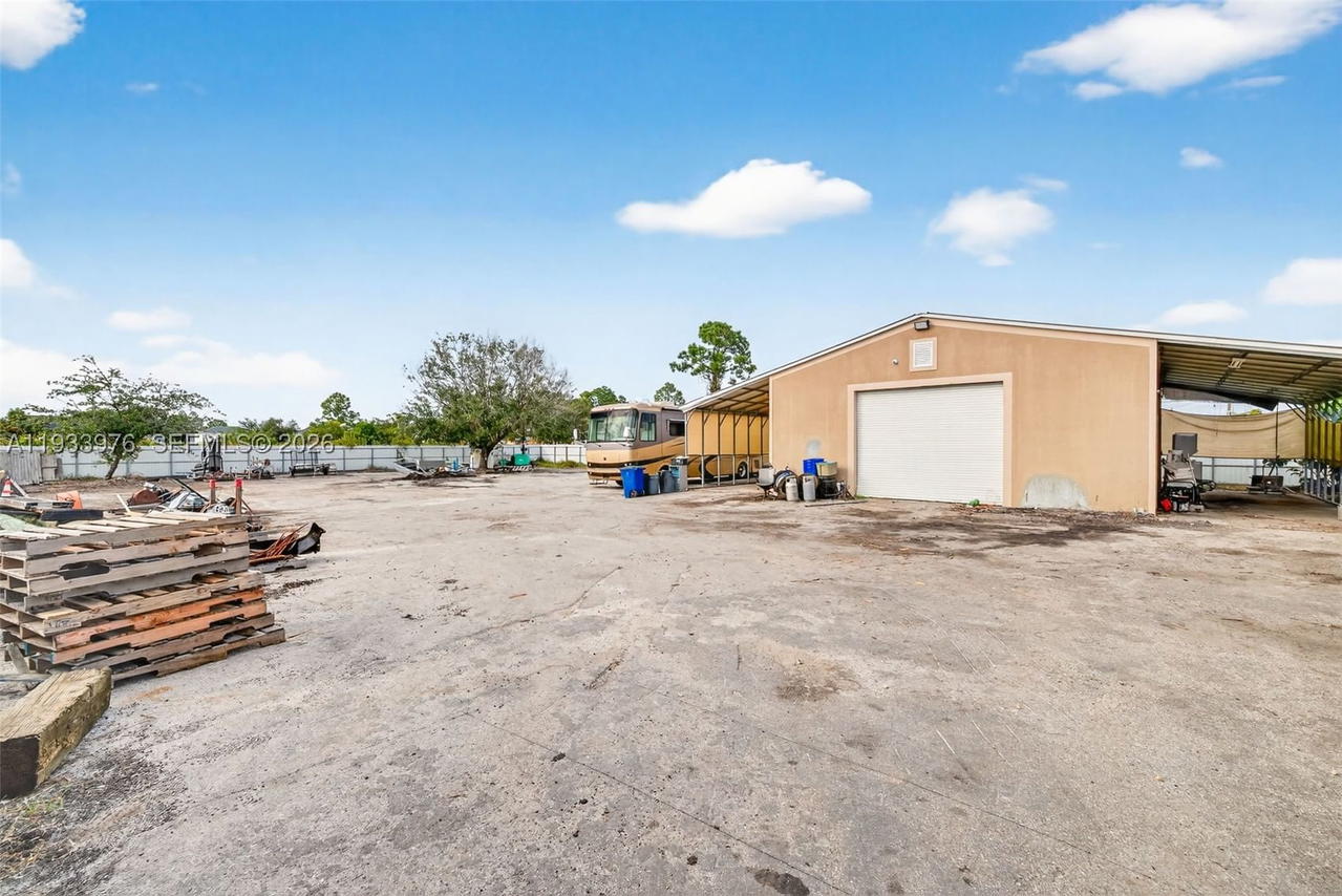 Real estate property located at 2700 10 SW, Lee, Lehigh Acres Unit 8, Lehigh Acres, FL